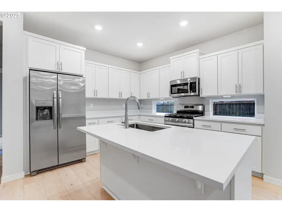 7710 SE Contour Ln, Hillsboro, OR 97123 - Image #3