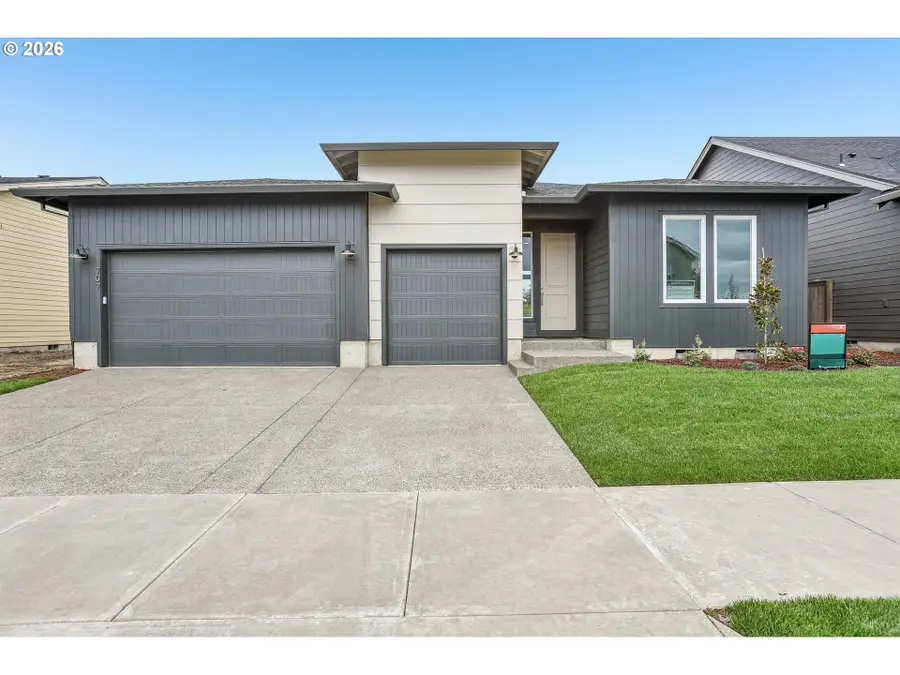 707 Magnolia Ave, Woodburn, OR 97071 - #2