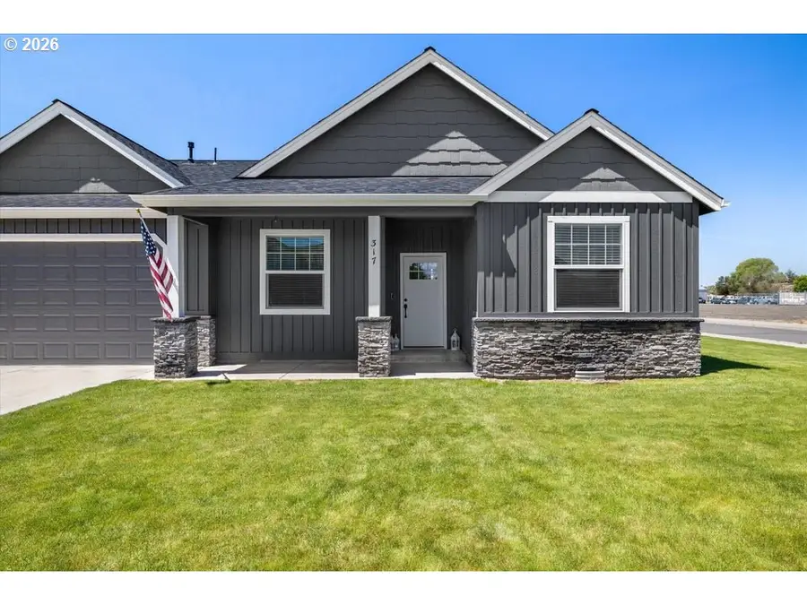 317 SE Pioneer Dr, Prineville, OR 97754 - #2
