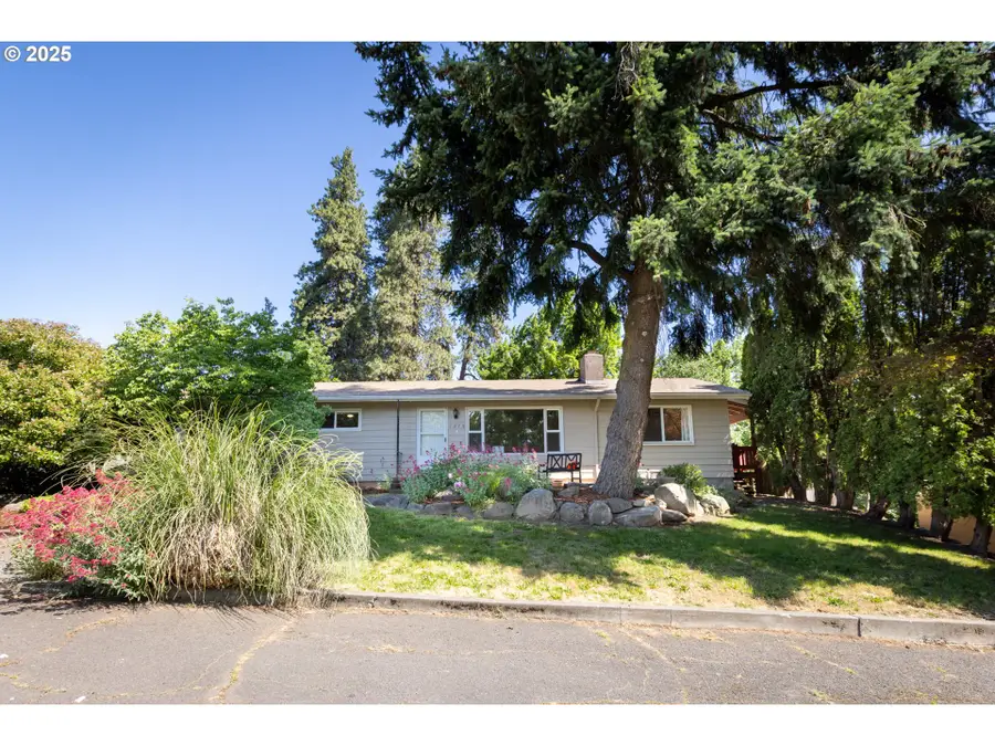 1379 Tucker Rd, Hood River, OR 97031 - Image #2