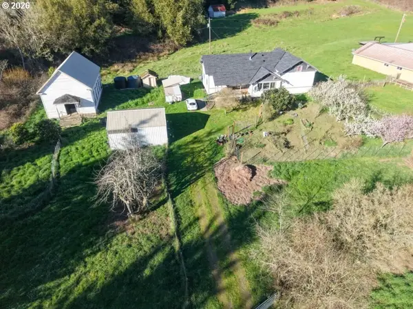 46393 Highway 242, MyrtlePoint, OR 97458