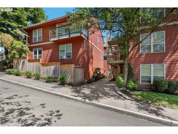 1033 SW Gibbs St #105, Portland, OR 97239