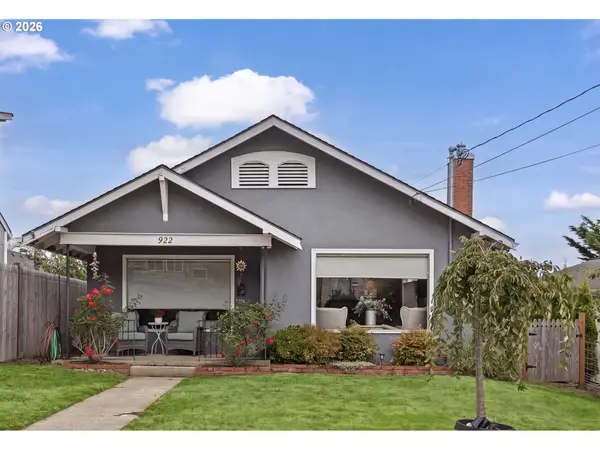 922 S 10th St, CoosBay, OR 97420