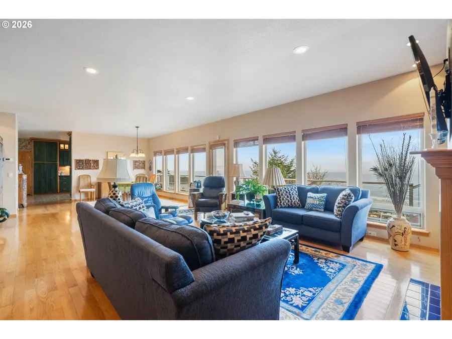 409 Crest Ter, Rockaway Beach, OR 97136 - #3