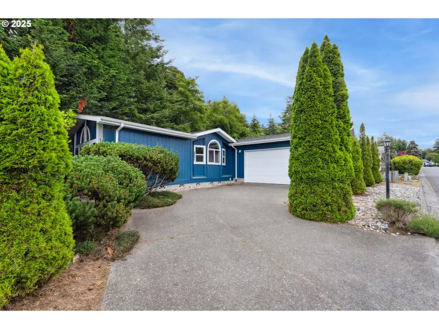 2501 Creekside Ln, North Bend, OR 97459 - Image #2