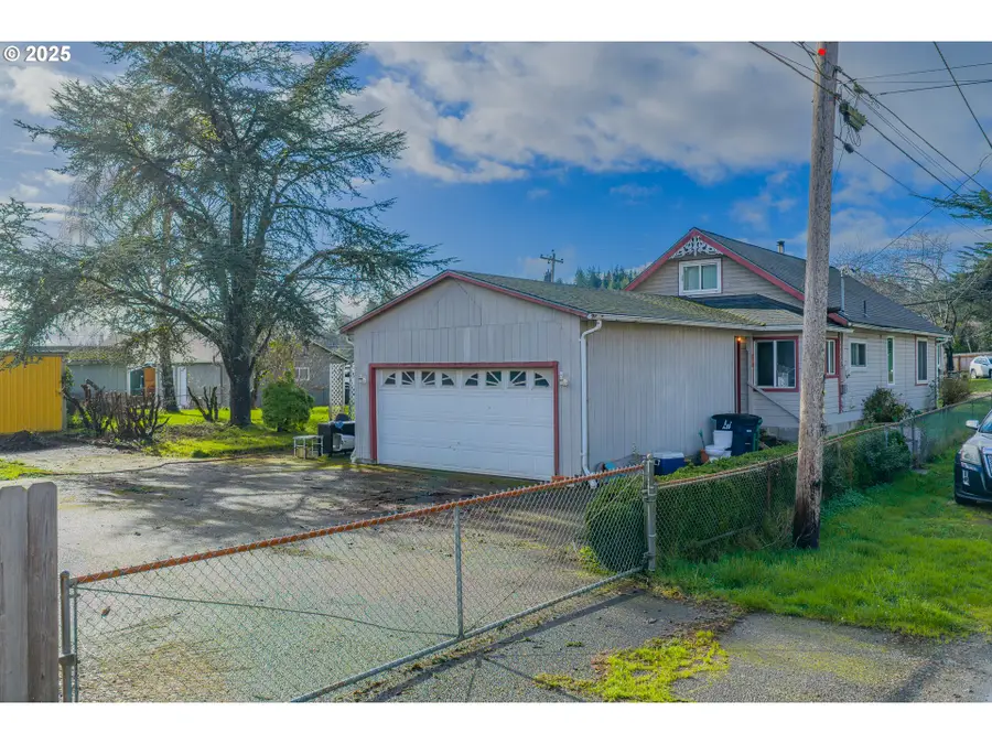 62875 School Rd, Coos Bay, OR 97420 - Image #2