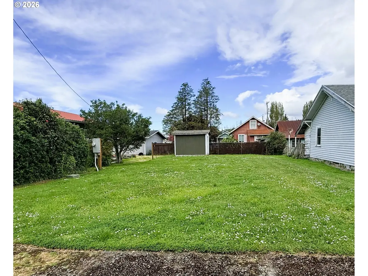 727 Myrtle Ave, Reedsport, OR 97467 - #1