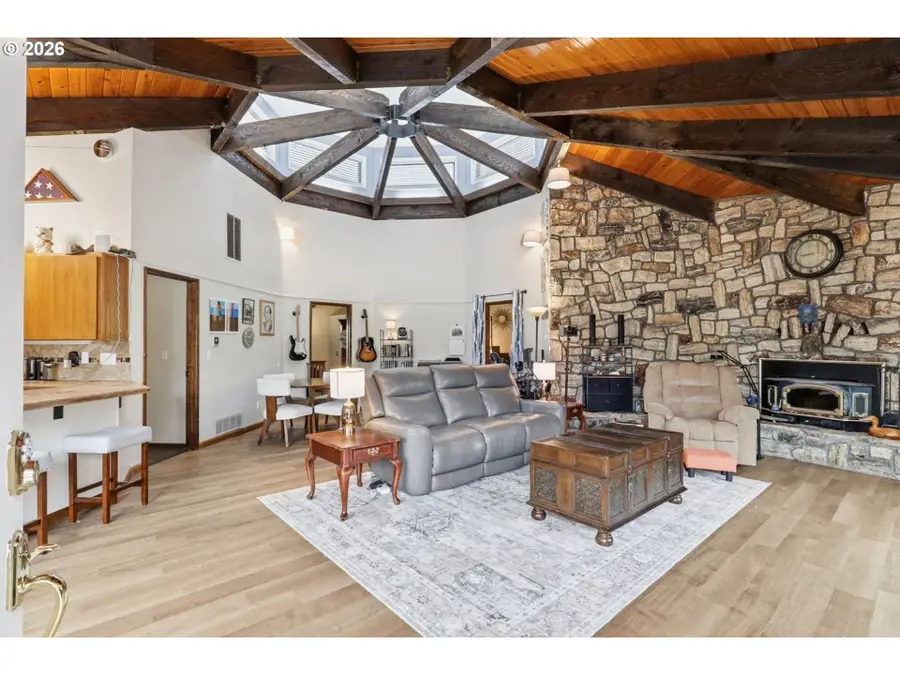 1750 S 2nd St, Lebanon, OR 97355 - #2