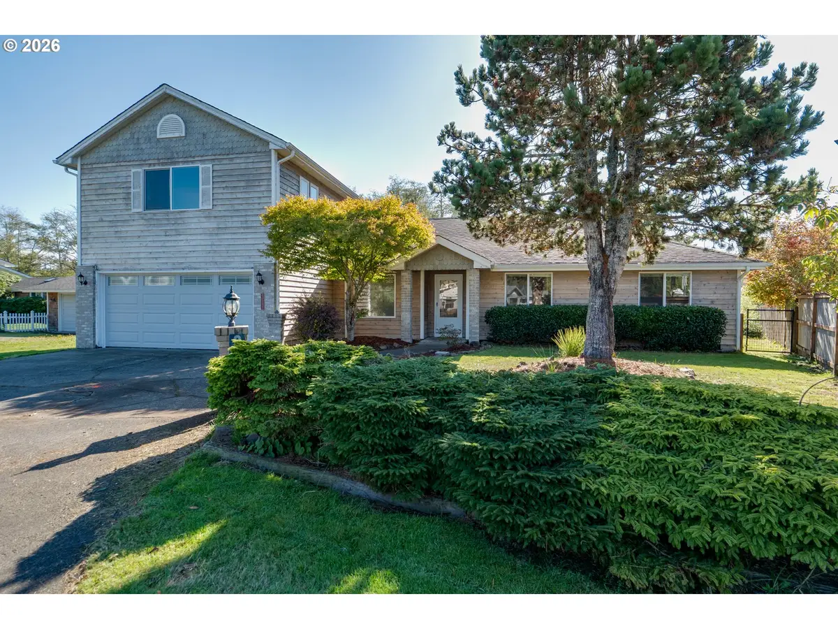 90238 Shoreline Dr, Warrenton, OR 97146 - #1