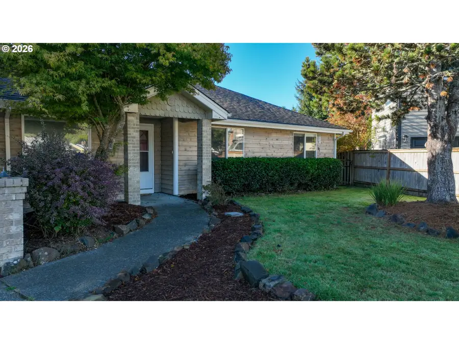 90238 Shoreline Dr, Warrenton, OR 97146 - #3