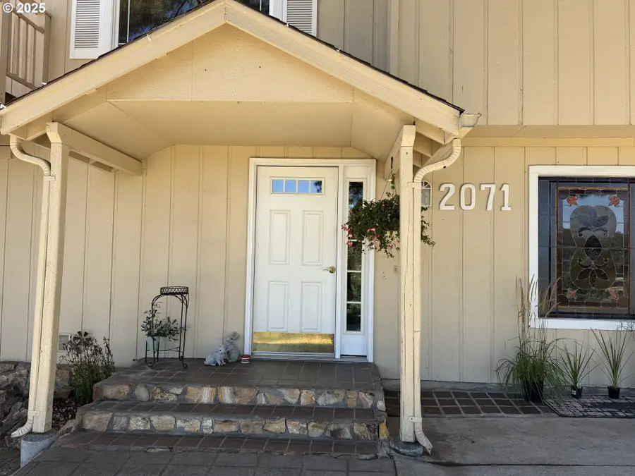 2071 NW Motah St, Roseburg, OR 97471 - Image #2