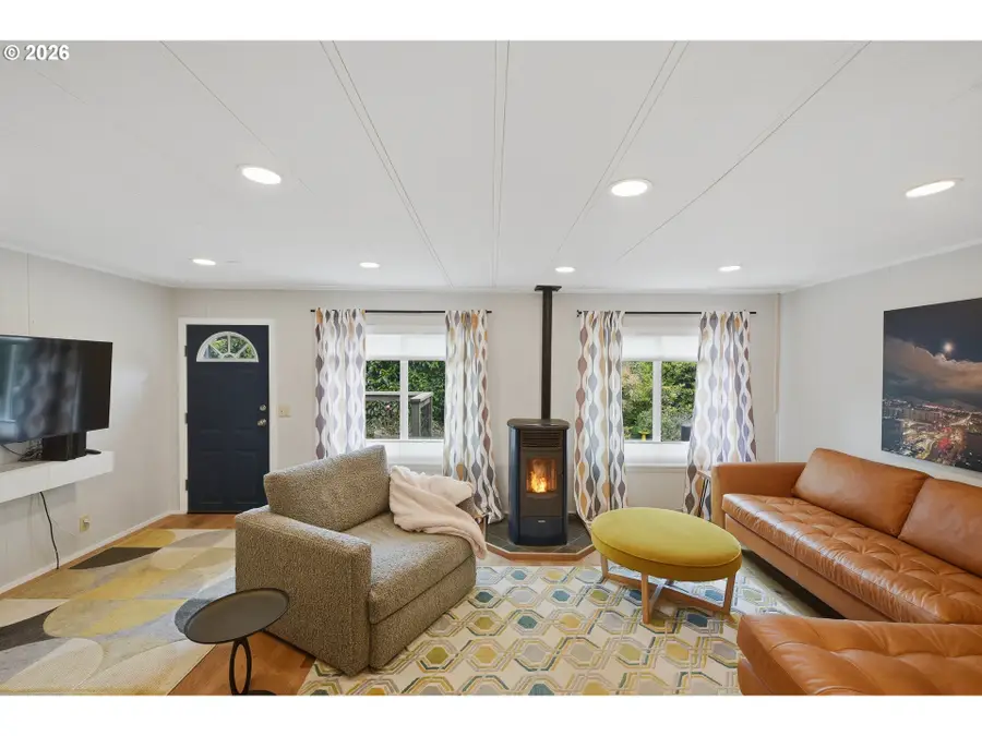 1155 2nd St Ne, Bandon, OR 97411 - #3