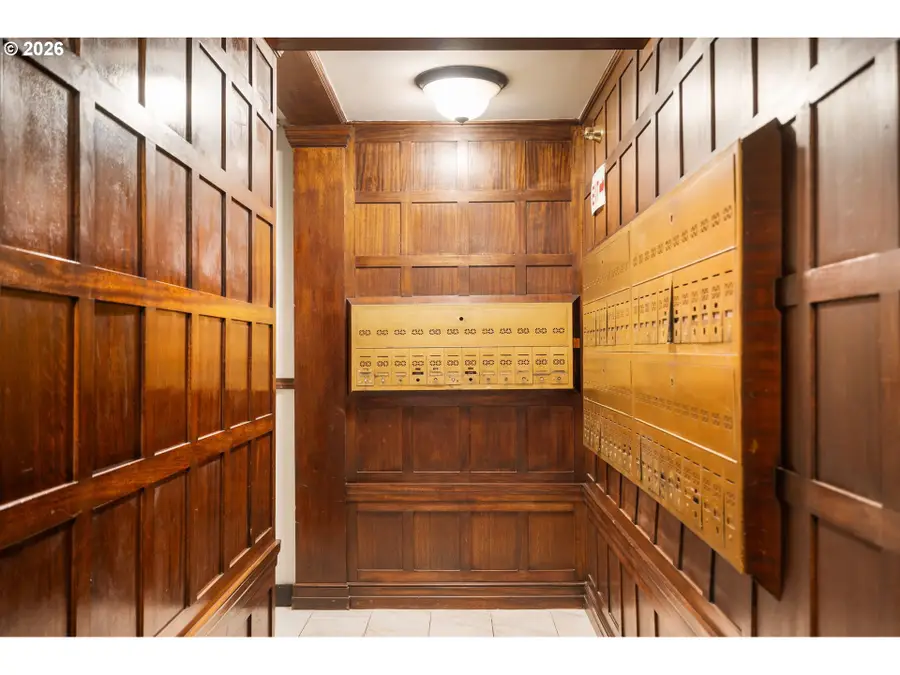 1811 NW Couch St #407, Portland, OR 97209 - #3