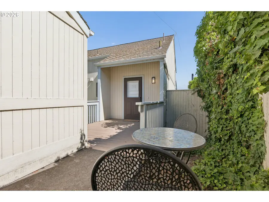 11 NW Mountain View Dr, Roseburg, OR 97471 - #3
