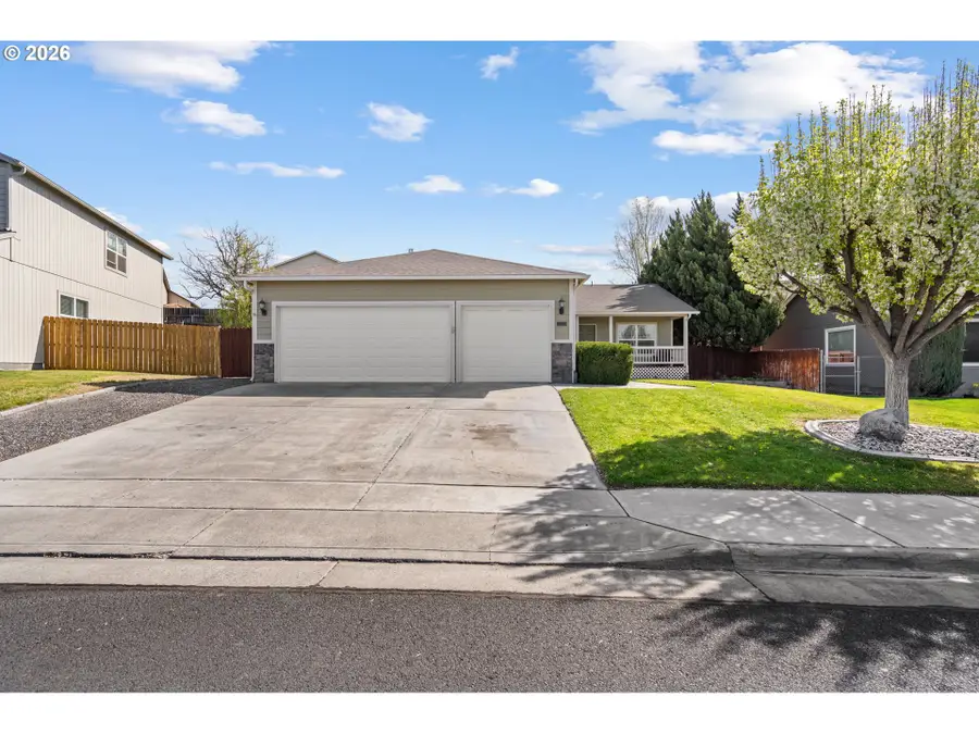 2216 NW Eucalyptus Dr, Hermiston, OR 97838 - #3