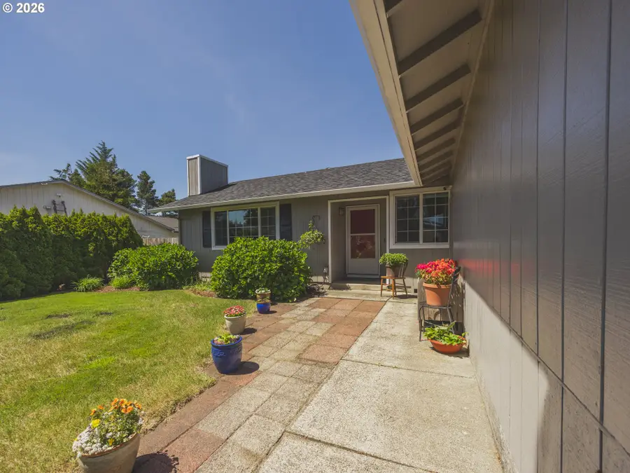 4125 Spruce St, Florence, OR 97439 - #3