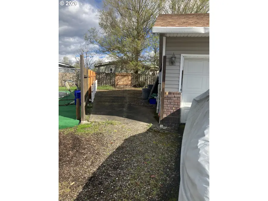 695 Mary Dr, Molalla, OR 97038 - #3