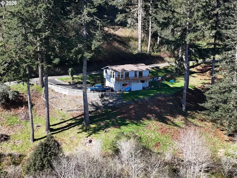 17031 Eastwood Ln, Brookings, OR 97415 - #2