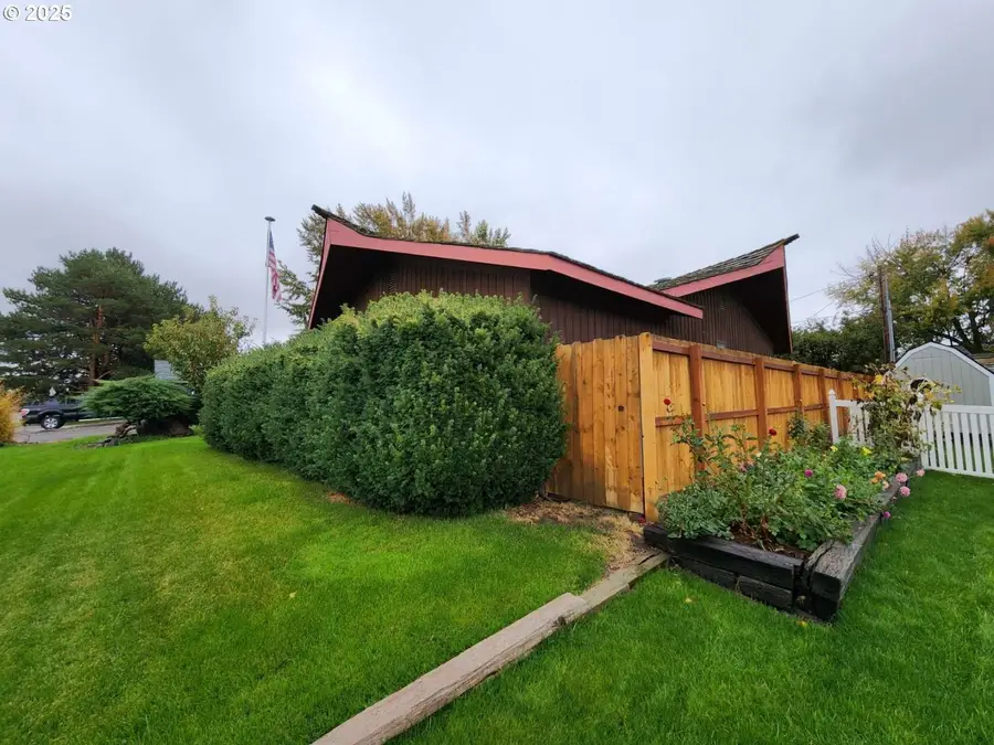 830 E Pine Ave, Hermiston, OR 97838 - Image #3