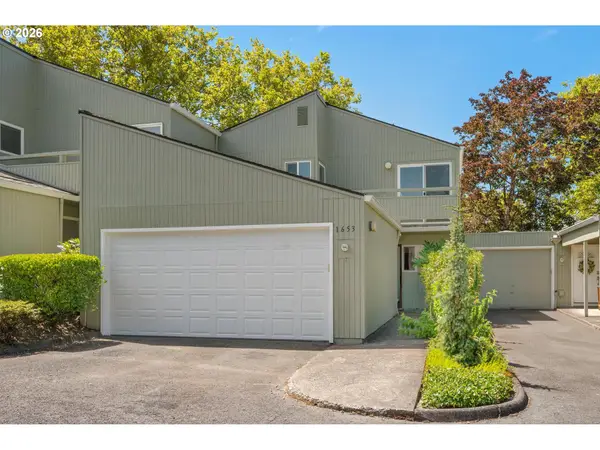 1653 NW Rolling Hill Dr, Beaverton, OR 97006