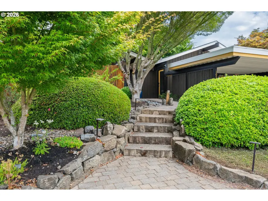293 Roan Dr, Eugene, OR 97401 - #2