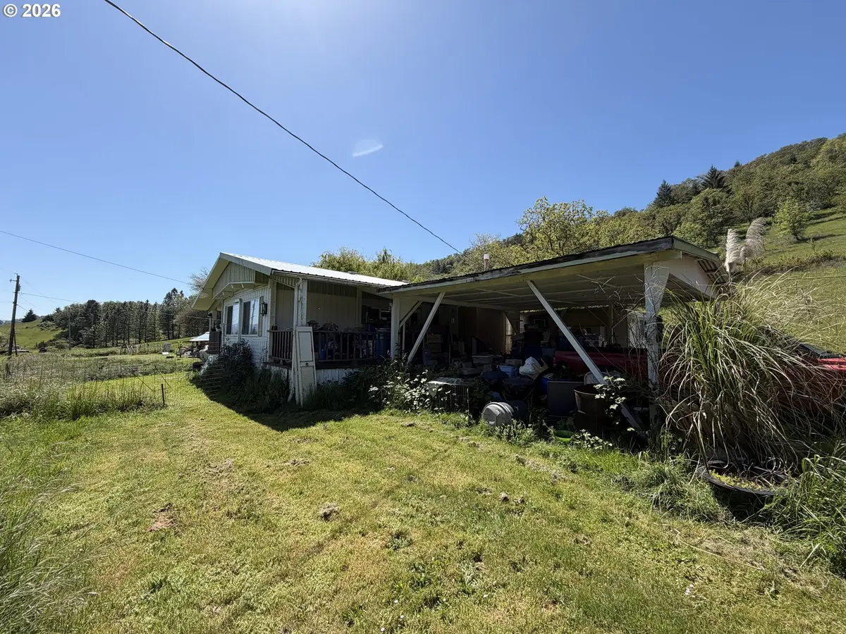 232 Marilyn St, Roseburg, OR 97470 - #1