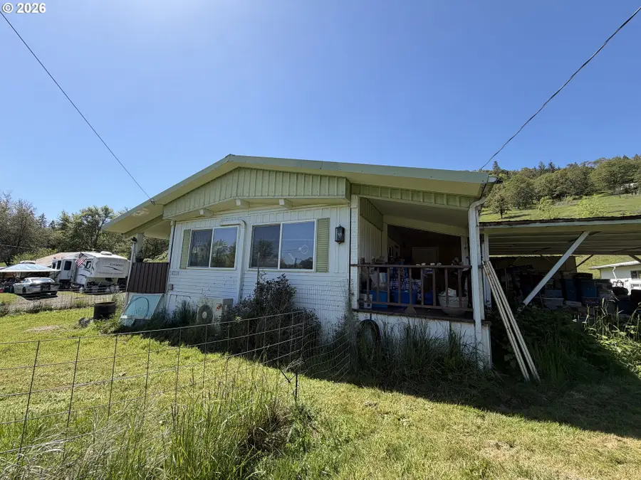 232 Marilyn St, Roseburg, OR 97470 - #2