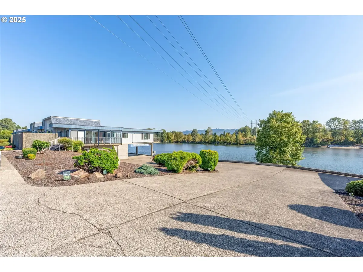 743 Marine View Dr #8, Longview, WA 98632 - Image #1