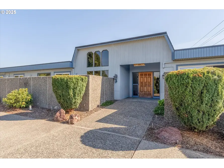 743 Marine View Dr #8, Longview, WA 98632 - Image #3