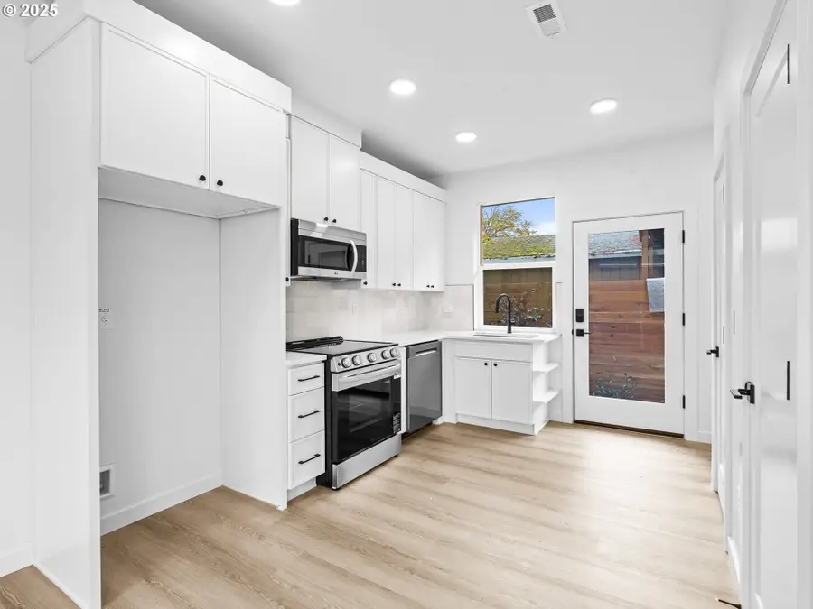 8420 SE Clay St, Portland, OR 97216 - Image #3
