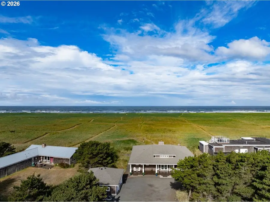 90022 Ocean Dr, Warrenton, OR 97146 - #2