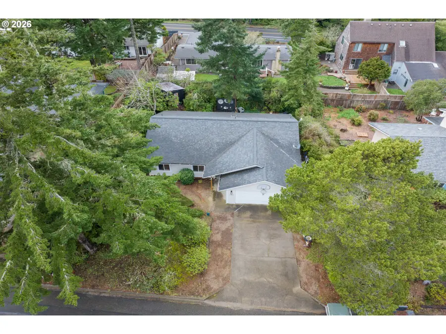 1265 Laurel St, Florence, OR 97439 - #2