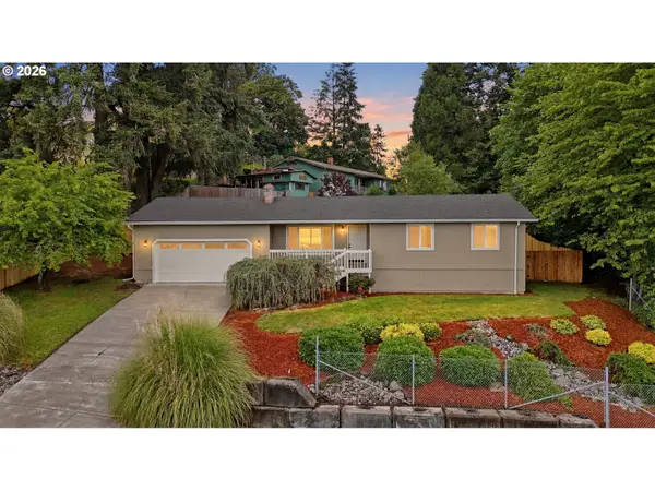 511 W 3rd St, LaCenter, WA 98629