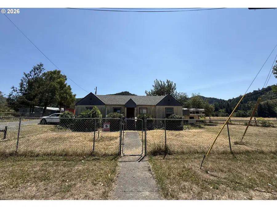 140 Poplar St, Powers, OR 97466 - #2