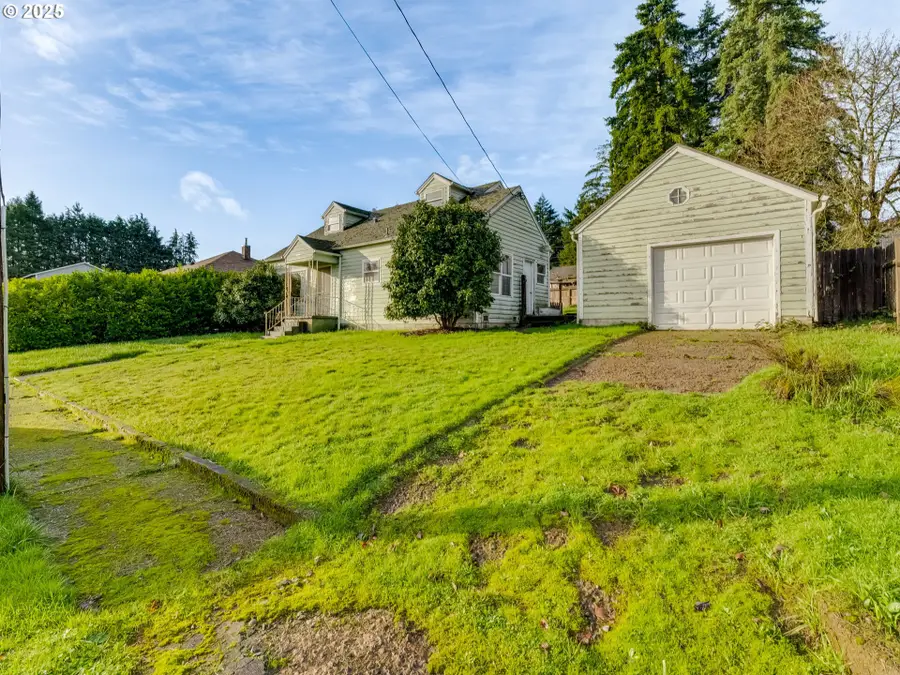 375 SW Spruce St, Willamina, OR 97396 - #3