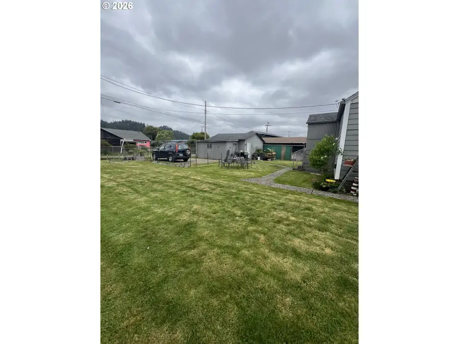 2035 Cedar Ave, Reedsport, OR 97467 - #3