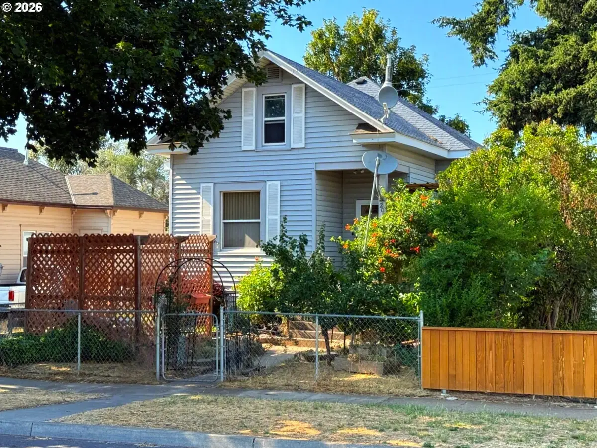 209 W Broadway St, Goldendale, WA 98620 - #1