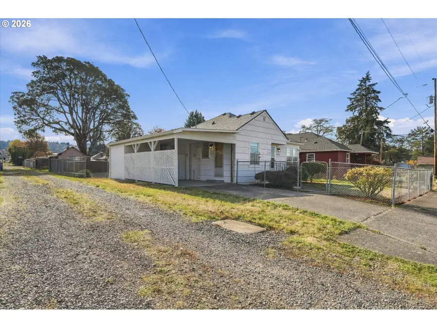 294 NW 3rd Ave, Estacada, OR 97023 - #3
