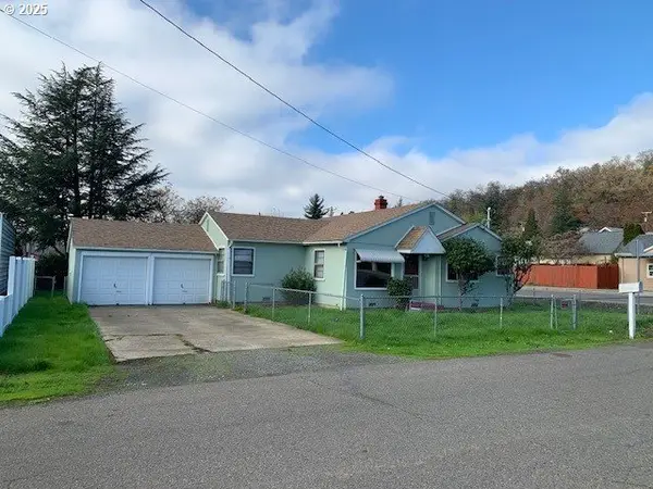 1672 NW Dogwood St, Roseburg, OR 97471