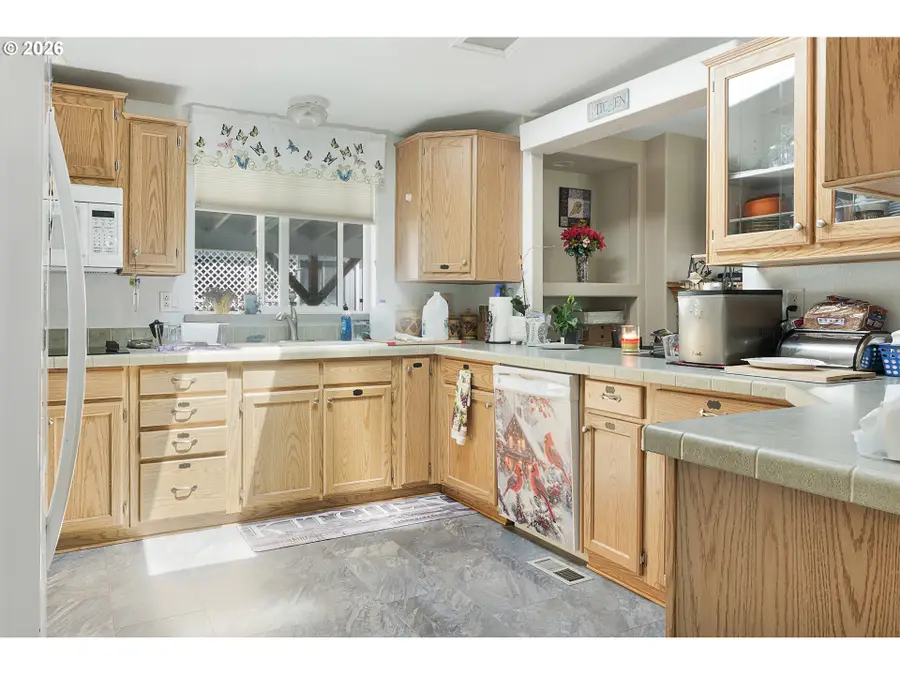 96465 Coverdell Rd #8, Brookings, OR 97415 - #2