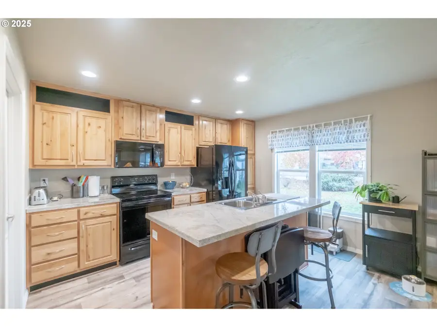 34505 Riverside Dr, Albany, OR 97321 - Image #2