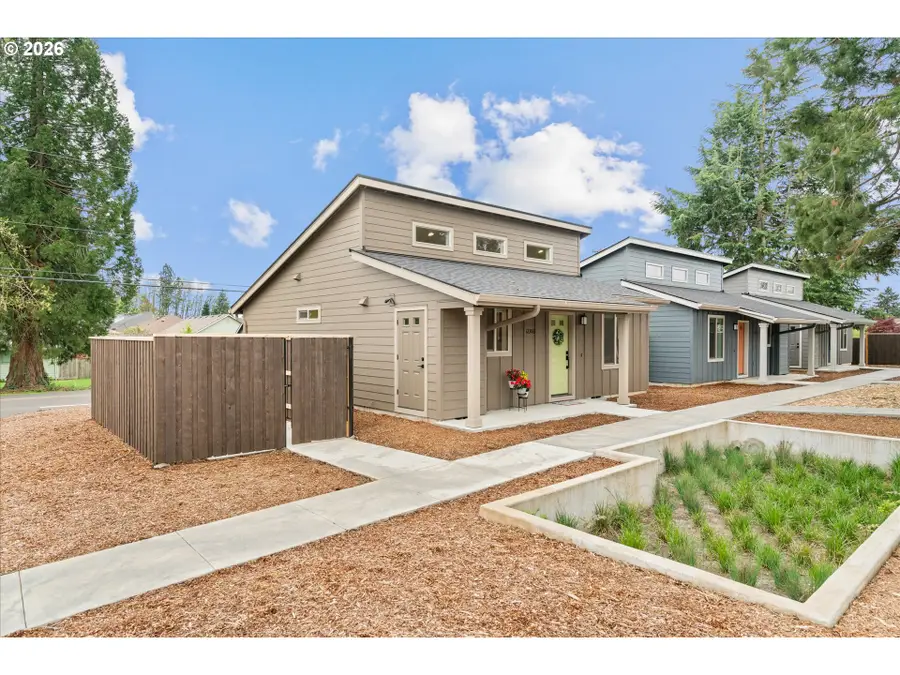 12306 Meadowlawn Dr, Oregon City, OR 97045 - #2