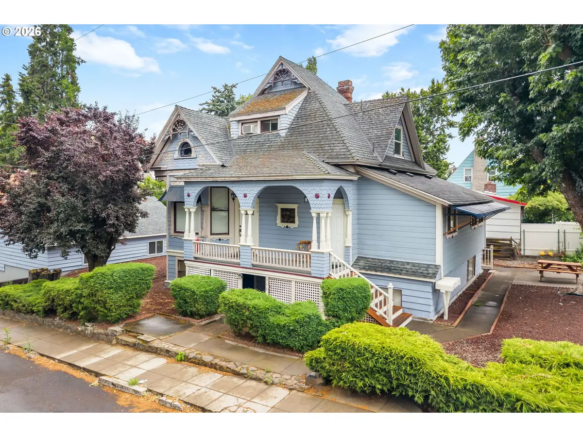 501 E 9th St, The Dalles, OR 97058 - #1