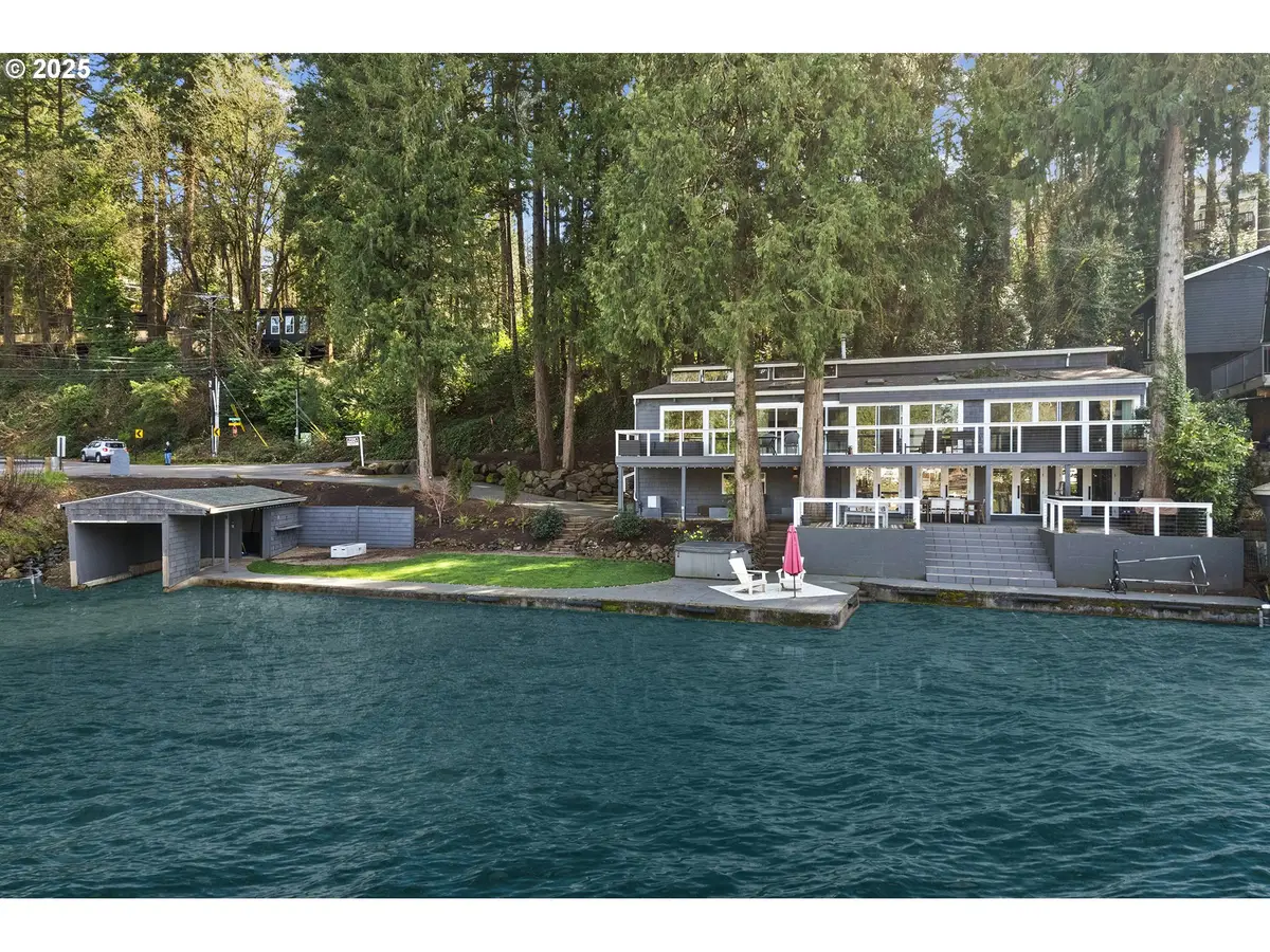 3220 Southshore Blvd, Lake Oswego, OR 97034 - #1