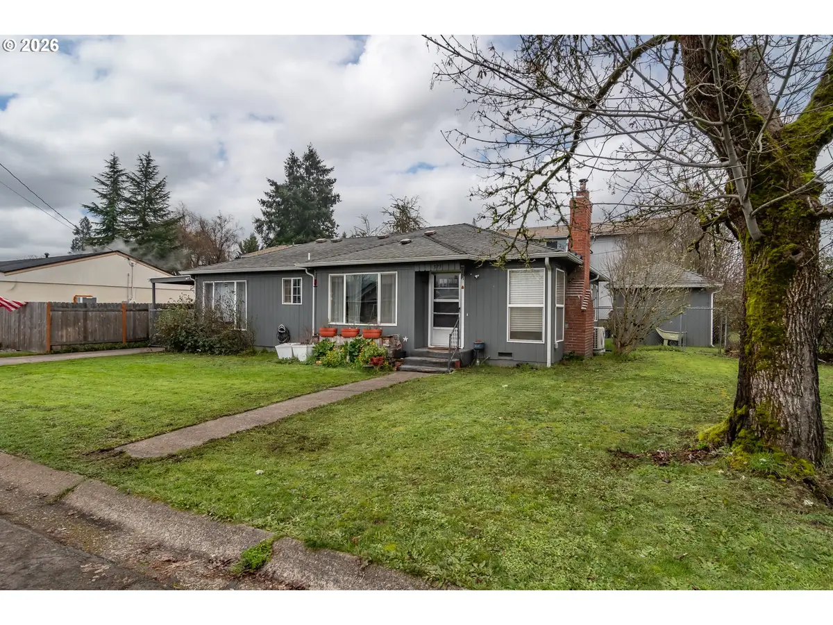 575 W Center St, Roseburg, OR 97471 - Image #1