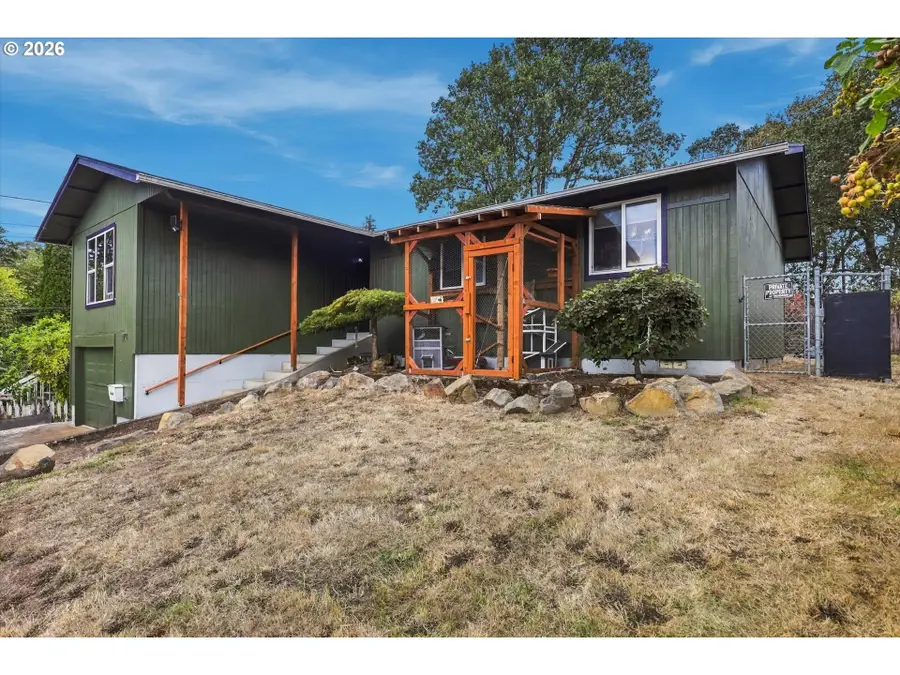 274 N 4th St, Saint Helens, OR 97051 - #2