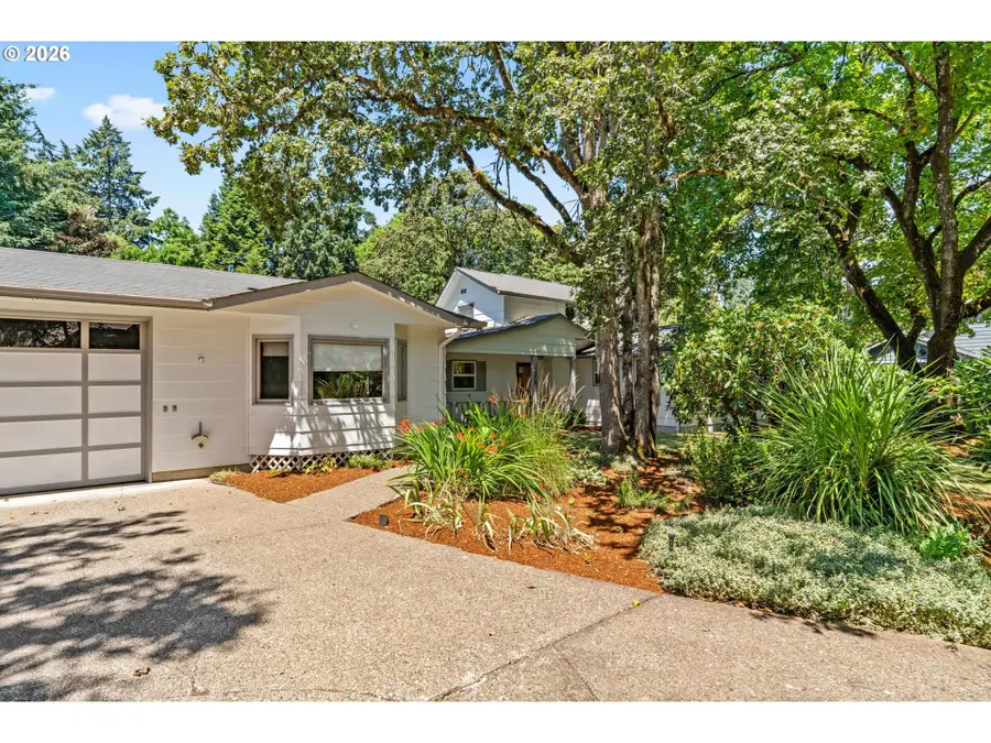 1572 Happy Ln, Eugene, OR 97401 - #3