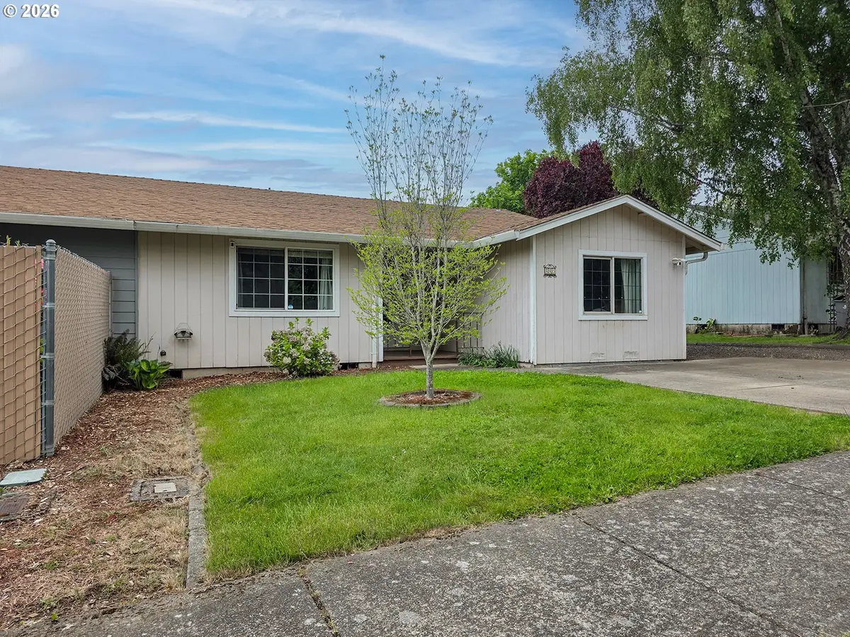 225 SW Fleishauer Ln, McMinnville, OR 97128 - #1