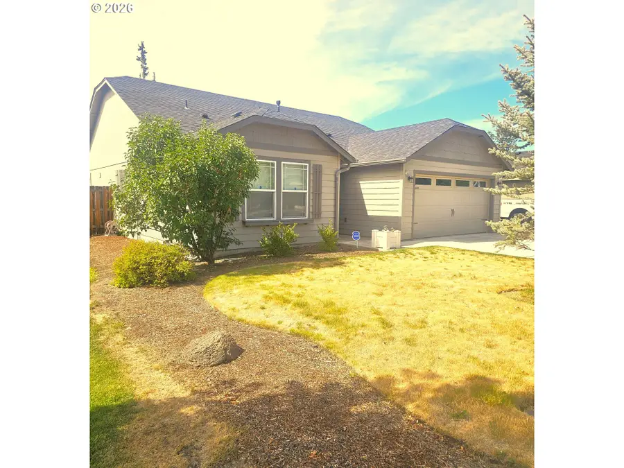 3176 SW Evergreen Ave, Redmond, OR 97756 - #2