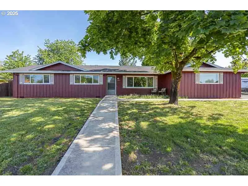 611 NE Bockes Loop, Sheridan, OR 97378 - Image #2